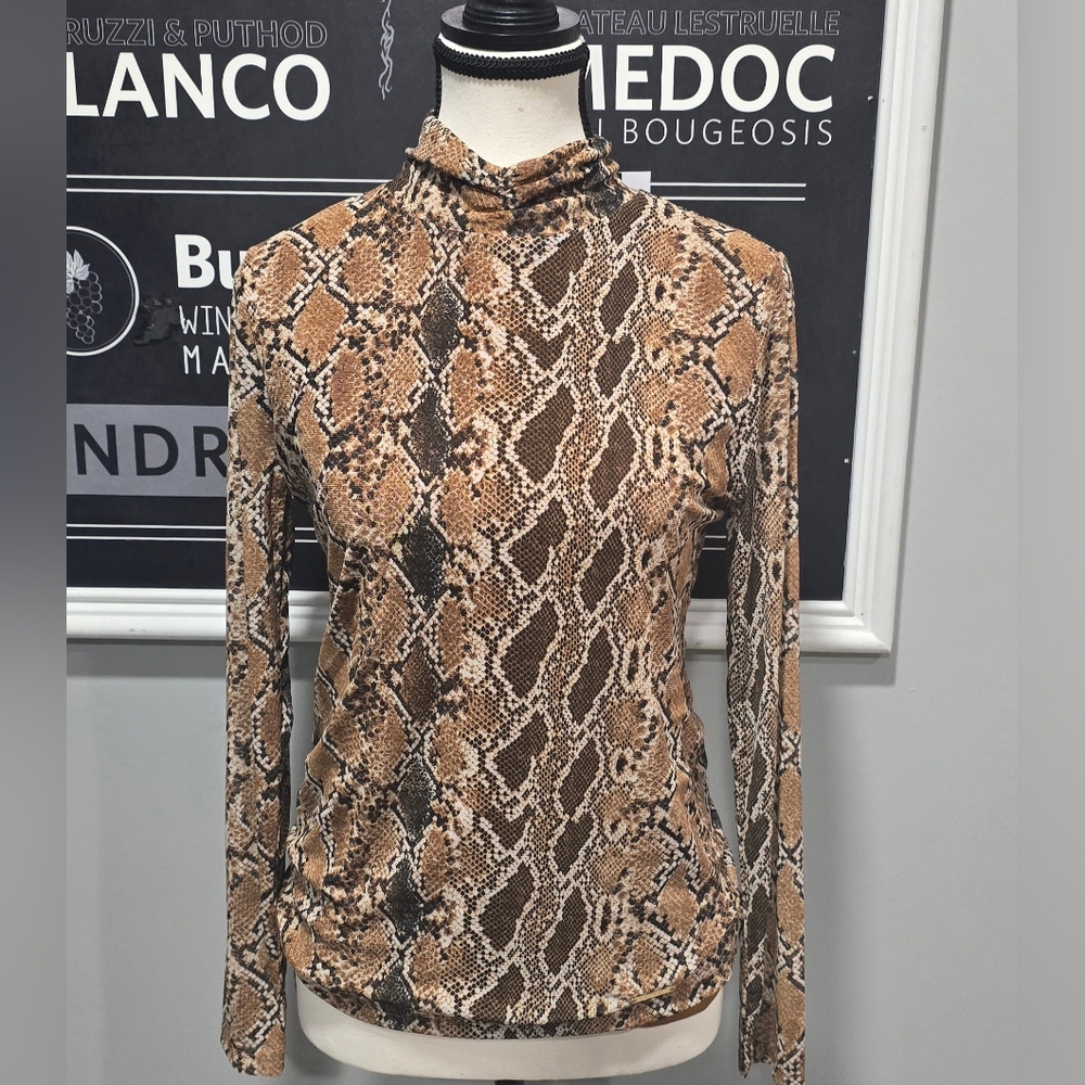Nine west animal print top. Long sleeves